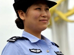 女警察的奶又白又大，这款丰胸霜让你的胸部更加丰满挺拔