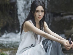 snh48 成员赵嘉敏泳装写真，时尚性感，展现完美身材曲线